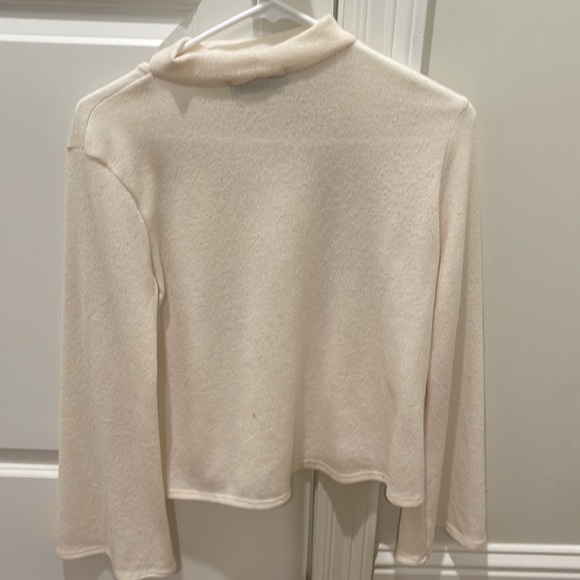 Long sleeve/ sweater like top - Picture 2 of 2